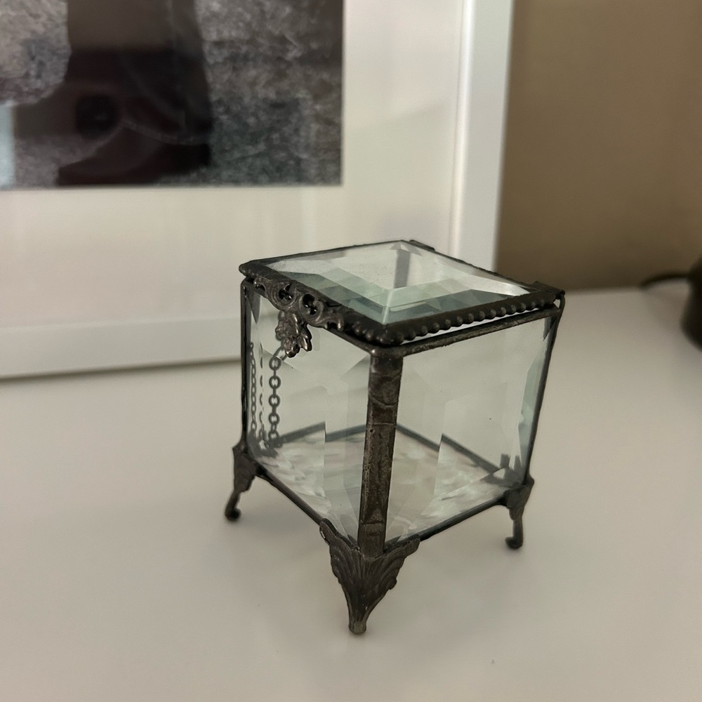 Vintage jewelry box for ring or whatever you choose